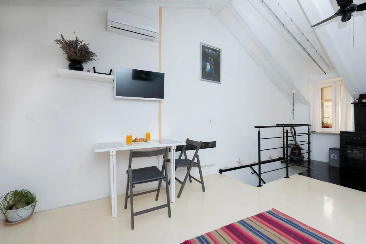 Febe Apartmani Split 0*,